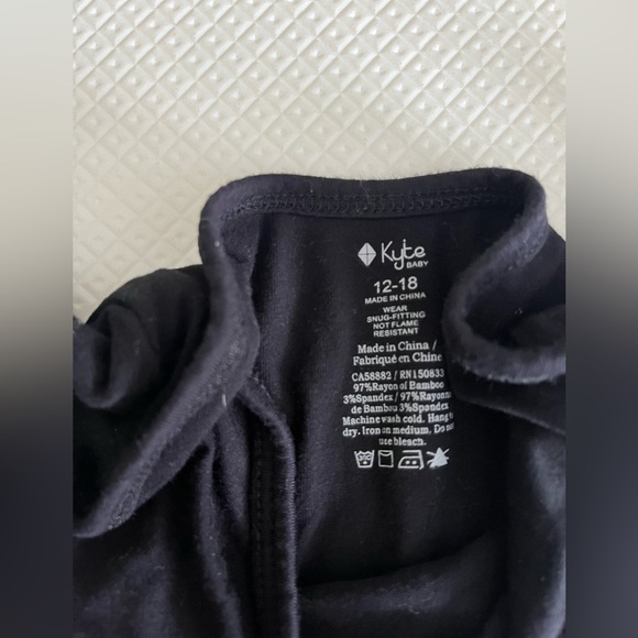 Kyte Baby Organic Bamboo Rayon Bodysuit - Long Sleeve Unisex Bodysuit - Picture 3 of 3